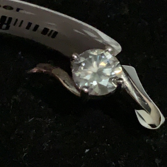Solitaire Moissanite 1 ct size 9 - Picture 5 of 5